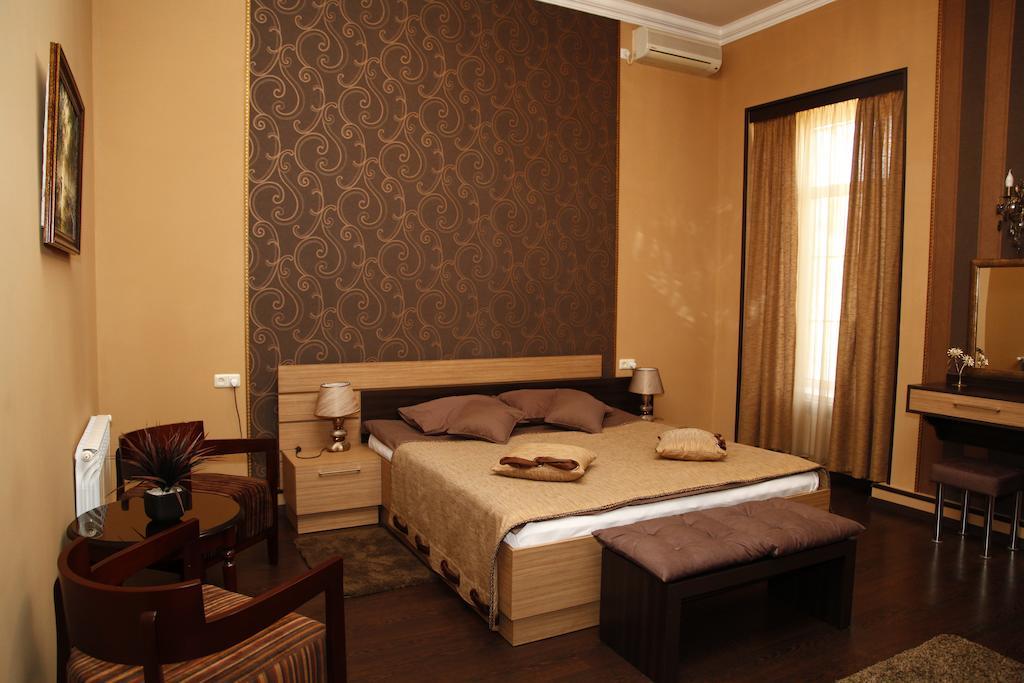 Azoyan Guest House Yerevan Room photo